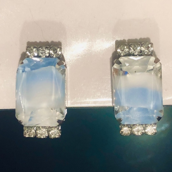 VTG 60s Ice Blue White Translucent/Rhinestone Flanked Silver Screw Back Earrings - Picture 3 of 8